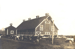 This large Meadowbrook Farm dairy barn was located half-way between Snoqualmie and North Bend on SR-202